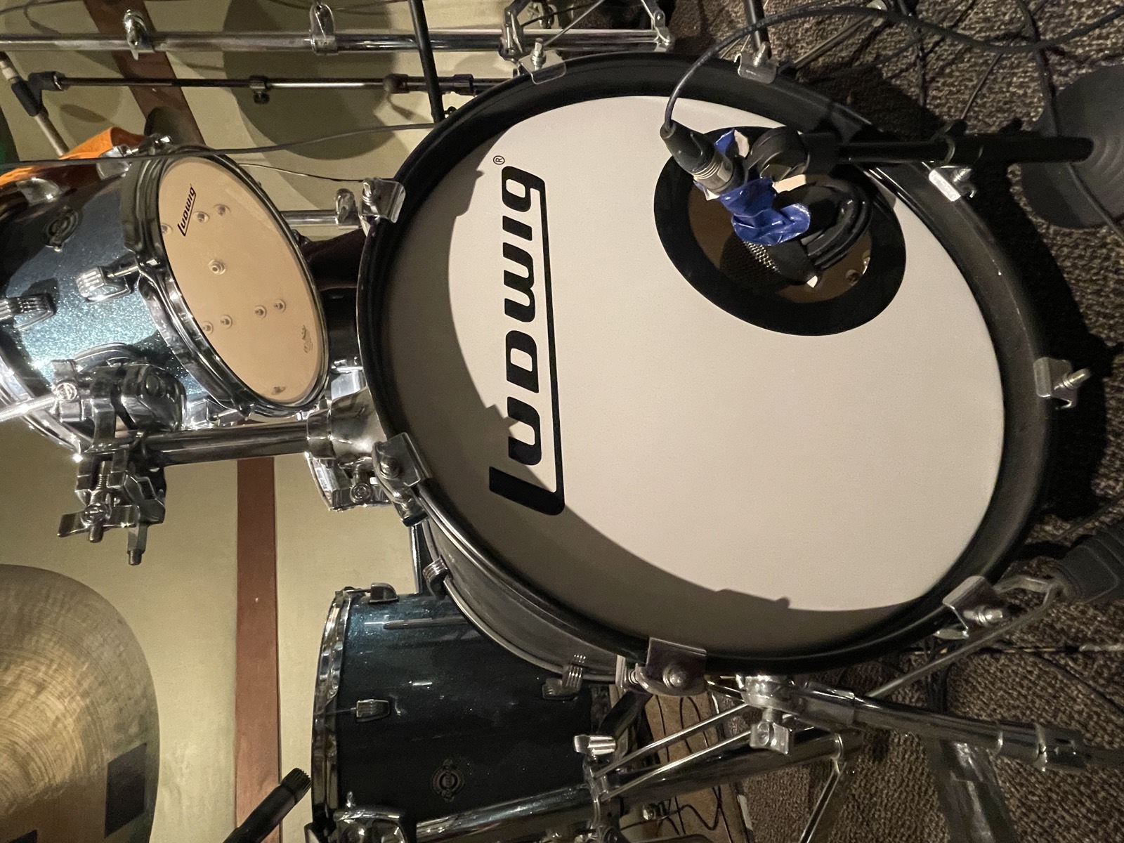 ドラムを設置した防音室